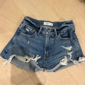 Abercrombie & Fitch The Mom Short Mid Rise SIZE 24